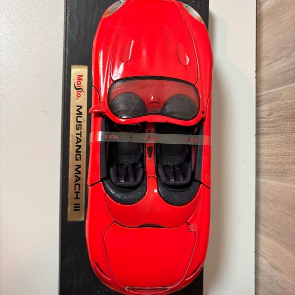 Maisto Mustang Mach III Red Model 1:18 Scale Die Cast Car - Picture 4 of 4